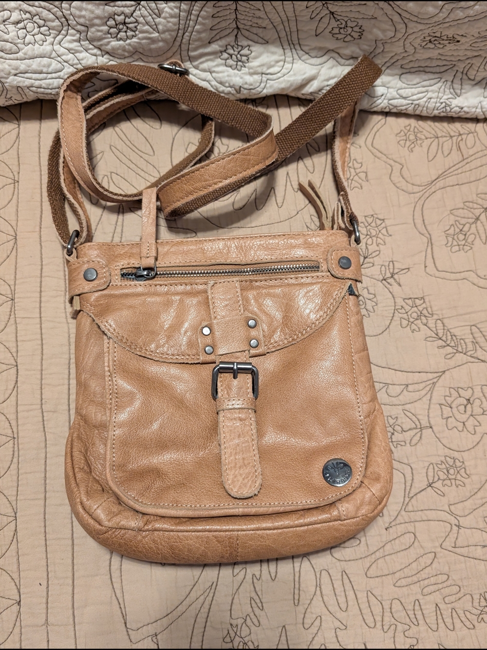 Lederbuck Leather Crossbody Bag in Tan - Classic Everyday Style